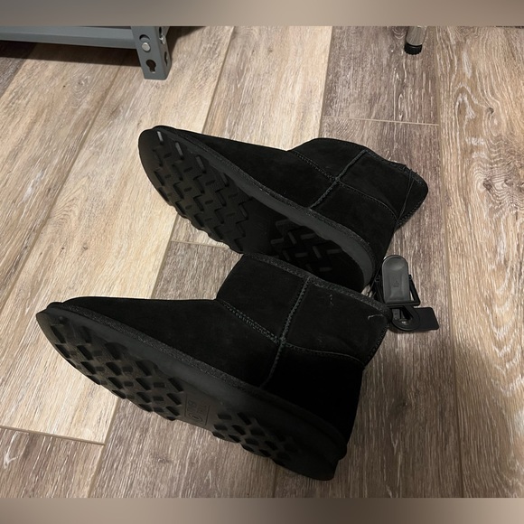 Time and Tru Shoes - NWT time and tru black ankle fur booties size 8